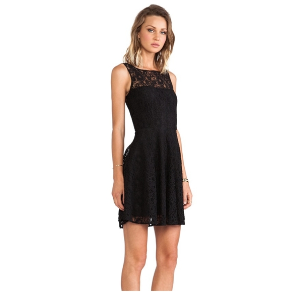 BB DAKOTA CYRUS LACE DRESS 4 - Picture 2 of 11